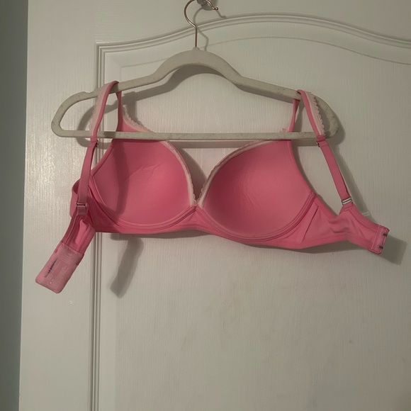 Adorable pink Victoria’s Secret no wire bra with bow detail at front. - Picture 3 of 4